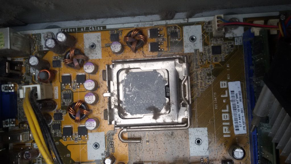 riparazione computer varese scheda madre da pulire